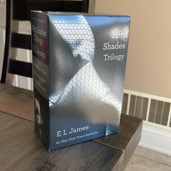 Fifty Shades of Grey by E.L James - Picture 2 of 7